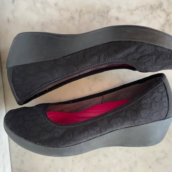 CROCS Busy Day Cual Comfort Leopard Print Black Wedge W10 - Picture 6 of 15